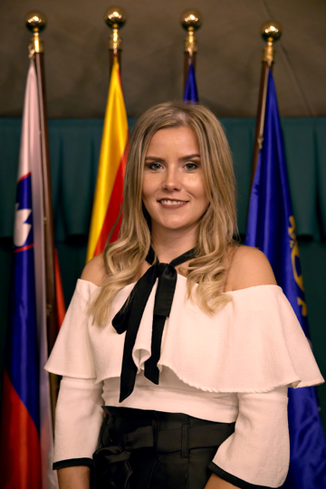 Nika	Požun